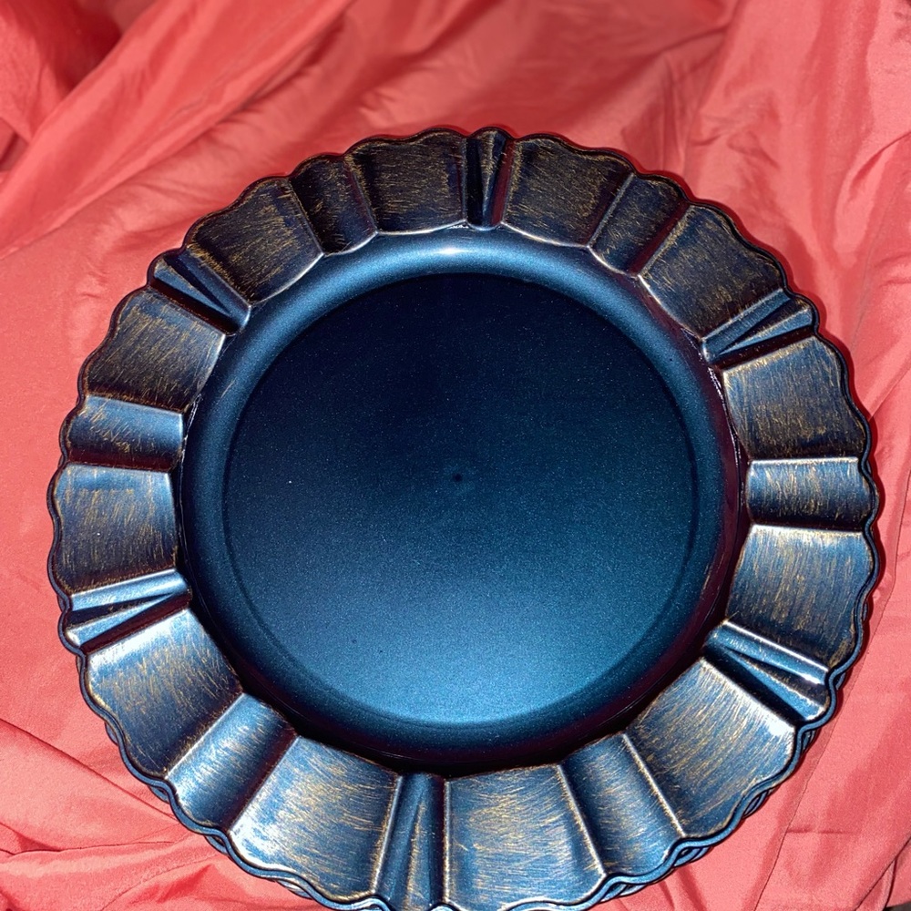 Set of 8 blue & gold charger plates